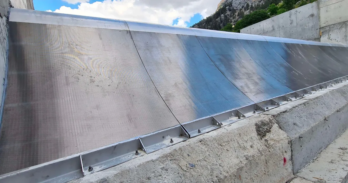 A long Coanda screen run along the crest of a large concrete weir