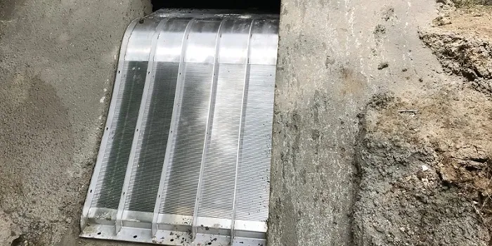 Rejilla de toma Coanda ADENCO-70-0.75, toma de 50 l/s para agua potable, rejilla Coanda en un canal de hormigón con aletas, Trabzon, Türkiye